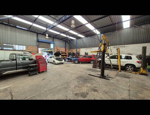 1,480M² FACTORY FOR SALE IN ANDERBOLT
